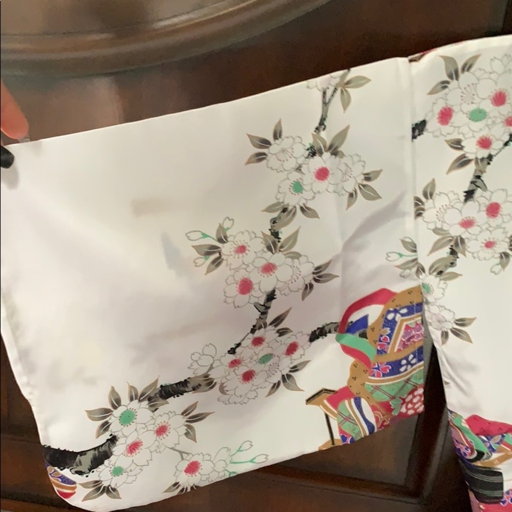 Beautiful geisha kimono for a little girl - Picture 3 of 3